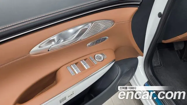 Genesis GV70 2.5T Бензин 2WD — Фото автомобиля 30