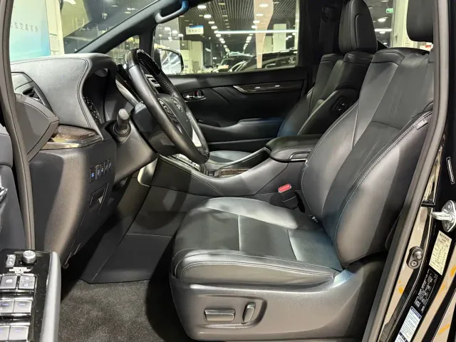 Toyota Alphard — Фото автомобиля 4