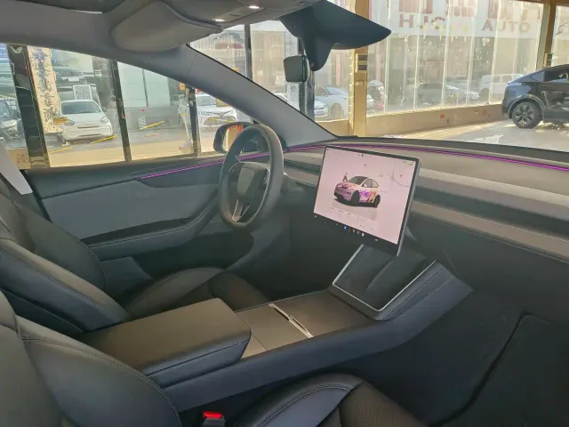 Tesla Model Y — Фото автомобиля 26