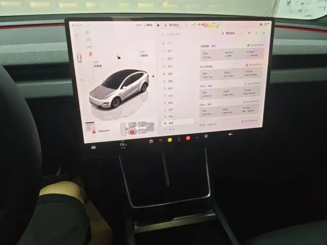 Tesla Model Y L — Фото автомобиля 12