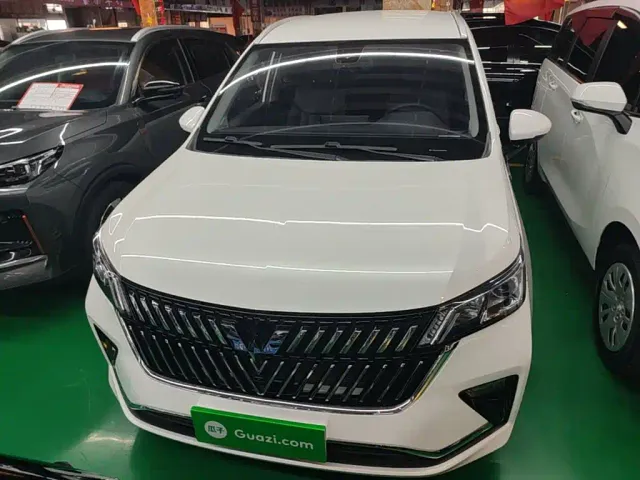 Wuling Jiachen — Фото автомобиля 2