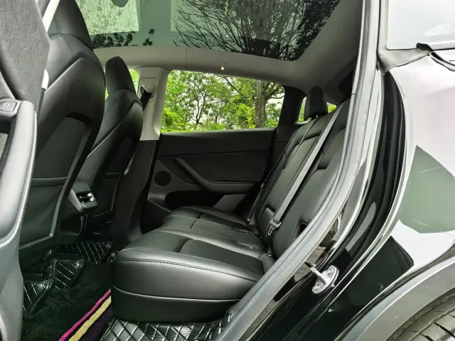 Tesla Model Y — Фото автомобиля 8