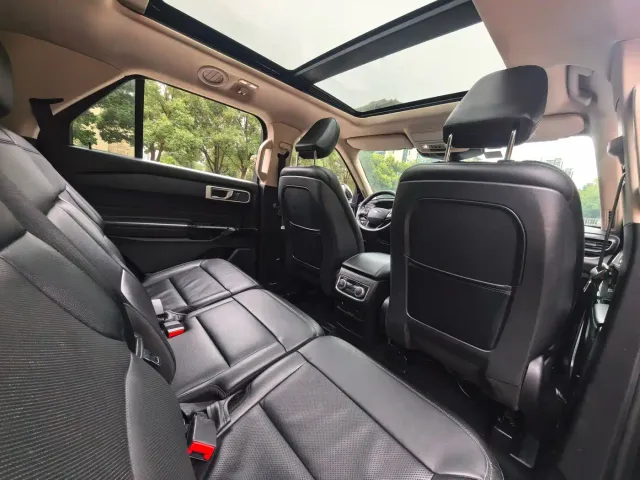 Ford Explorer — Фото автомобиля 10