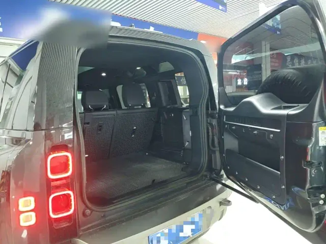 Land Rover Defender — Фото автомобиля 18