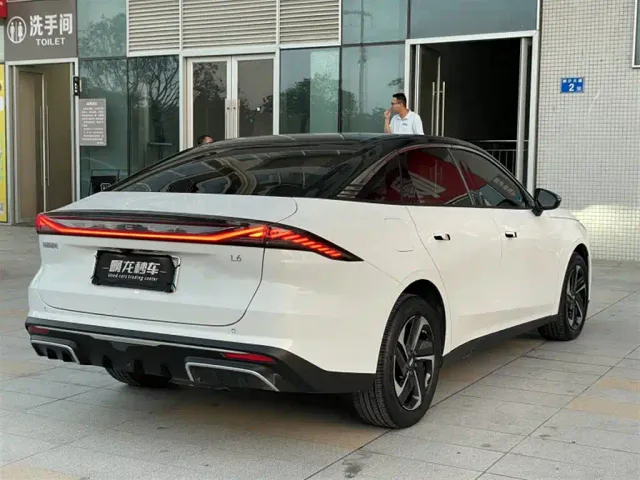 Geely Galaxy L6 — Фото автомобиля 3
