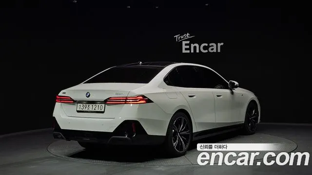 BMW 5-Series 5 серия (G60) 530i xDrive M Sport — Фото автомобиля 2