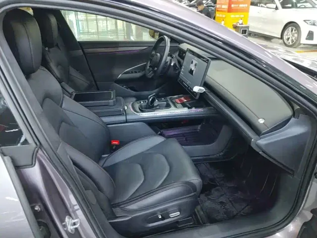 Xiaomi SU7 — Фото автомобиля 24