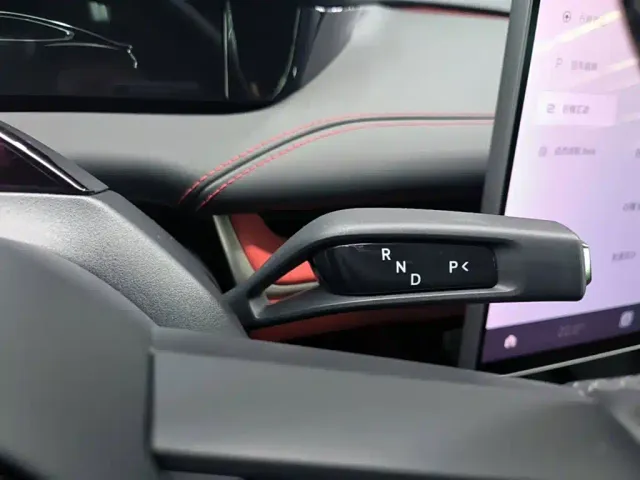 Xiaomi SU7 — Фото автомобиля 13