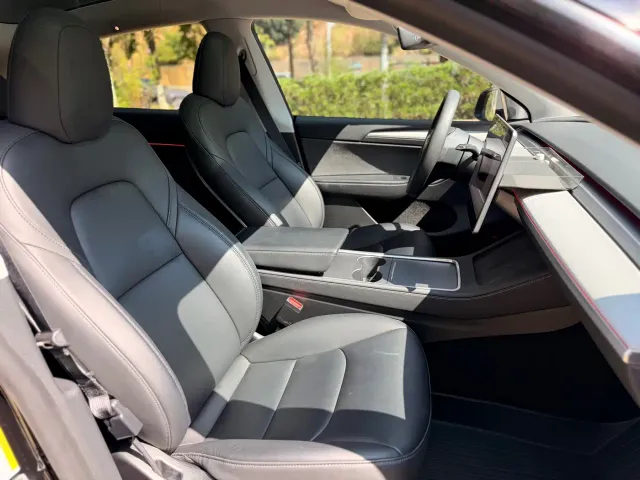 Tesla Model Y — Фото автомобиля 15