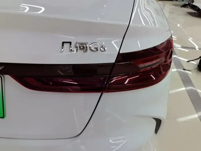 Geely Geometry G6 — Фото автомобиля 7