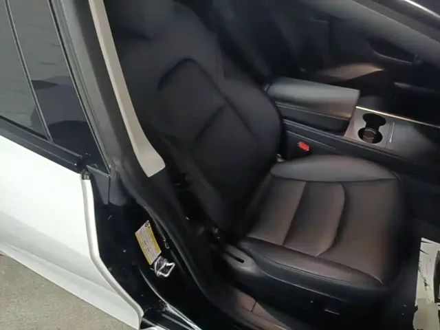 Tesla Model 3 — Фото автомобиля 24