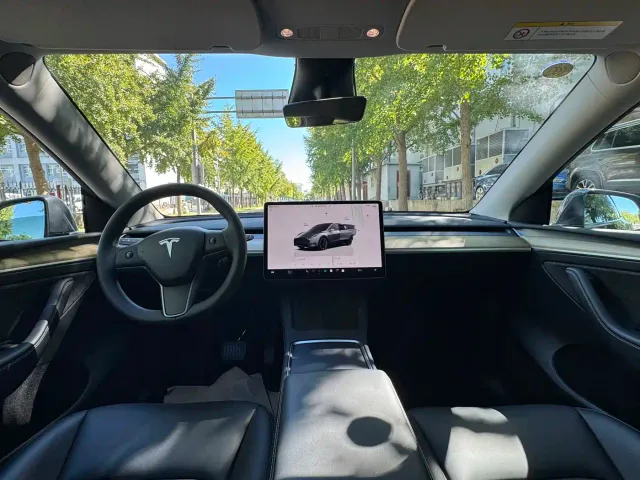 Tesla Model Y — Фото автомобиля 5