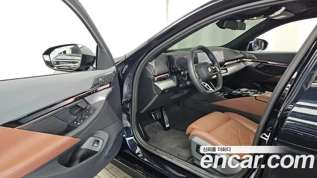 BMW 5-Series 5 серия (G60) 530i xDrive M Sport Pro Special Edition — Фото автомобиля 10