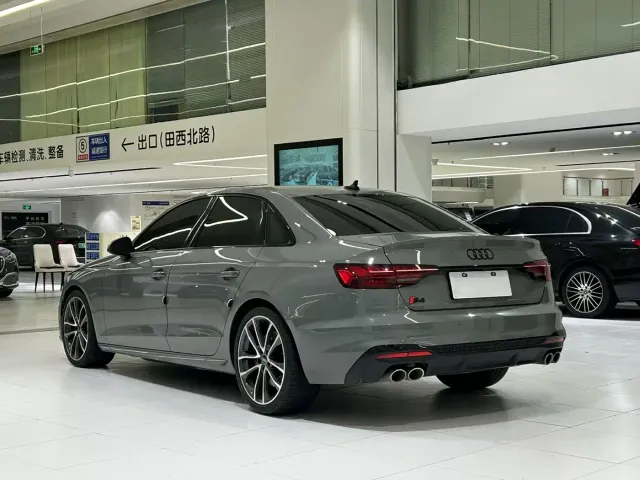 Audi S4 — Фото автомобиля 9
