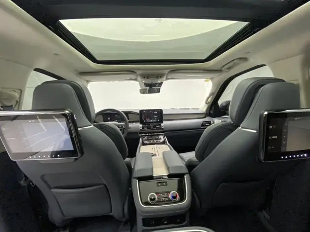 Lincoln Navigator — Фото автомобиля 23