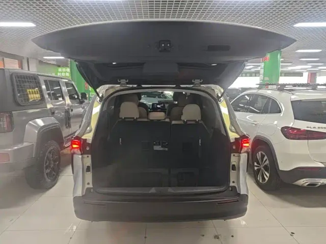 Toyota Sienna — Фото автомобиля 18