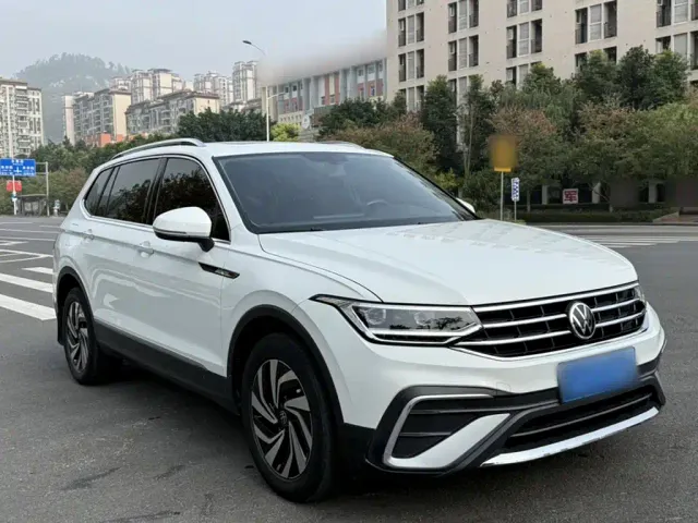 Volkswagen Tiguan L — Фото автомобиля 3