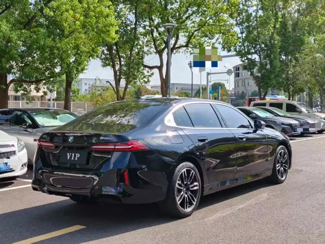 BMW 5 Series — Фото автомобиля 2