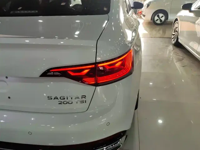 Volkswagen Sagitar — Фото автомобиля 7