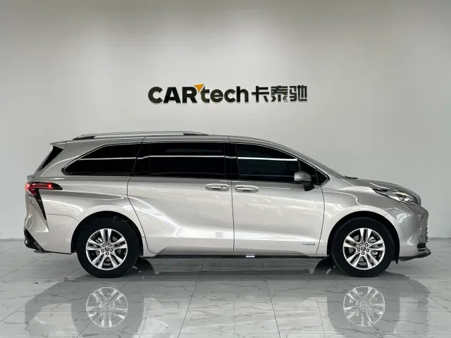 Toyota Sienna — Фото автомобиля 5