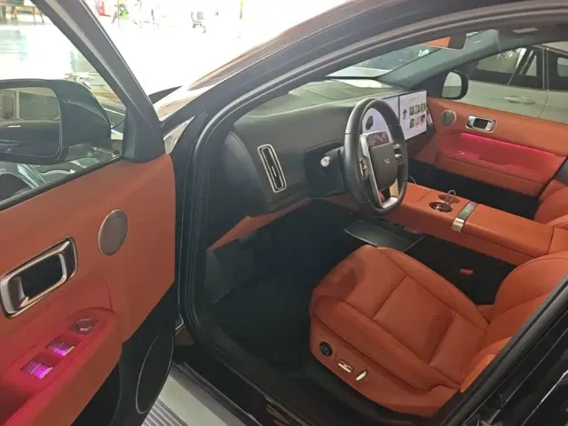 Li Auto L6 — Фото автомобиля 15
