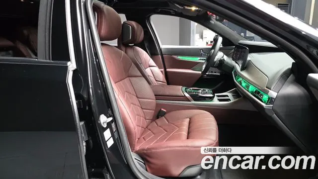 BMW 7 Series G70 — Фото автомобиля 11