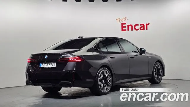BMW 5-Series 5 серия (G60) 530i xDrive M Sport Pro Special Edition — Фото автомобиля 2