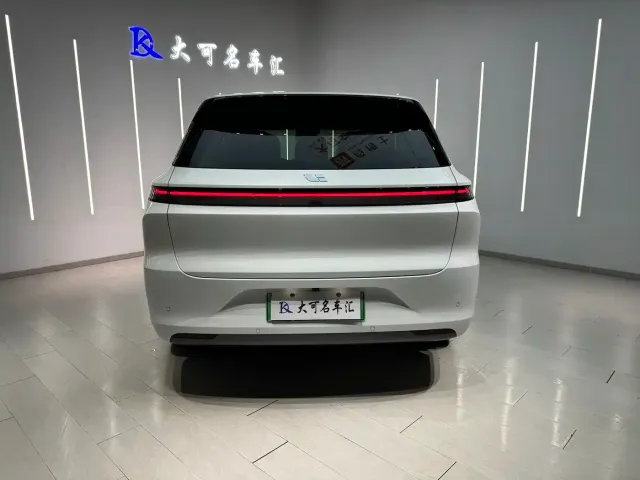 Li Auto Li Auto L6 2025 Pro Smart Renewal Edition — Фото автомобиля 8