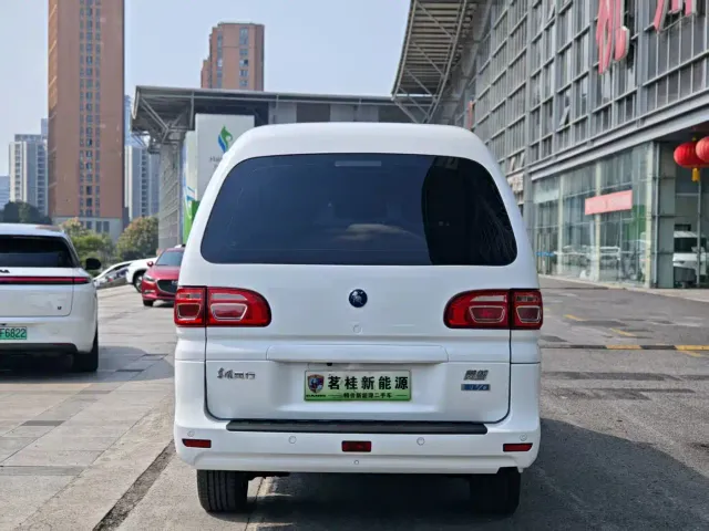 Forthing Lingzhi — Фото автомобиля 9