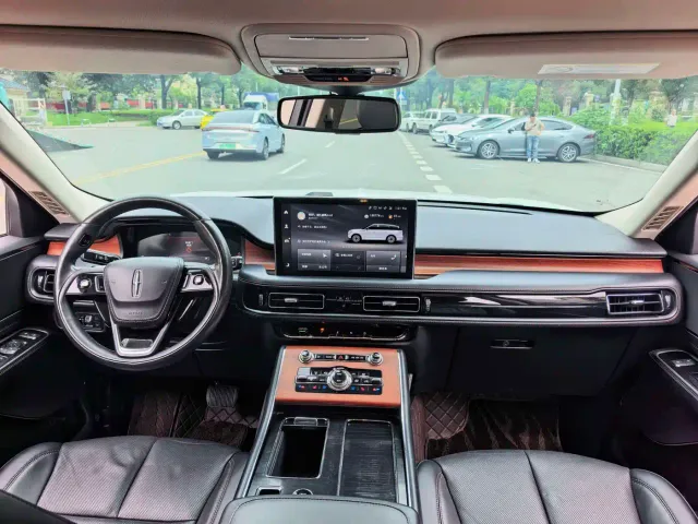 Lincoln Aviator — Фото автомобиля 13