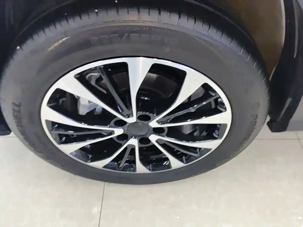 Geely Boyue 2026 Model 1.5TD Aspiration — Фото автомобиля 22