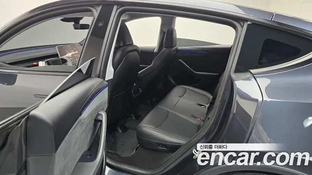 Tesla Model Y — Фото автомобиля 17