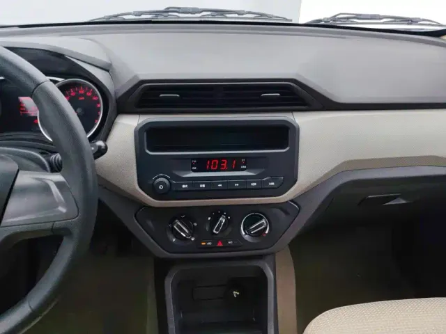 Wuling Hongguang — Фото автомобиля 13