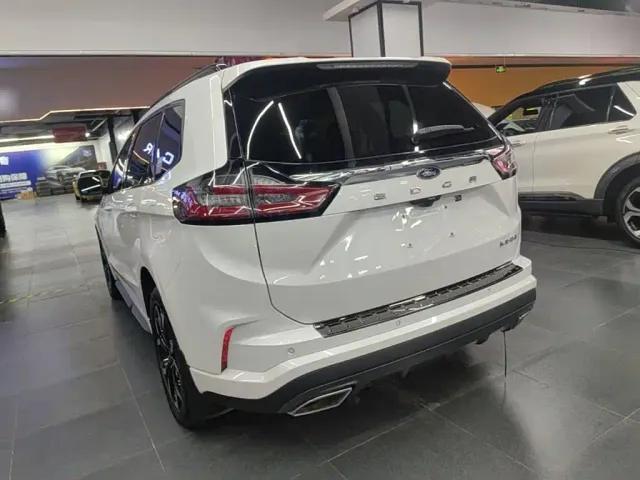 Ford Edge — Фото автомобиля 4