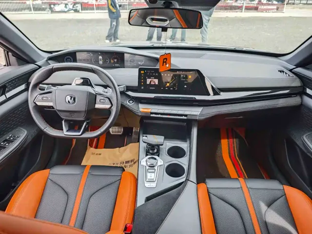 Changan Changan UNI-V 2024 1.5T Deluxe Sport — Фото автомобиля 5