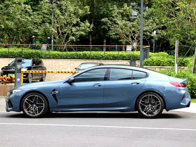 BMW M8 — Фото автомобиля 9