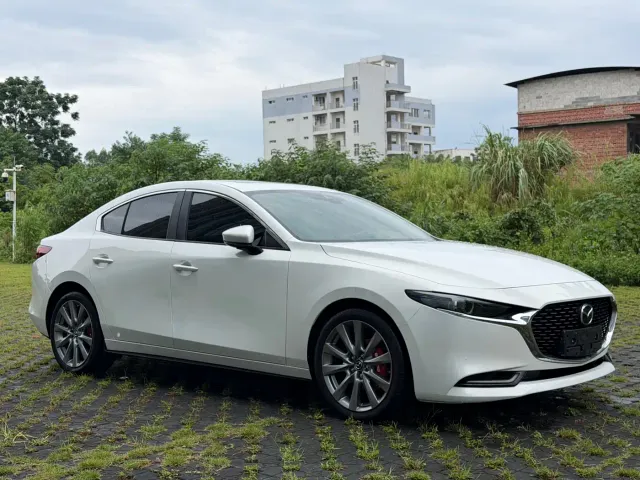 Mazda Axela — Фото автомобиля 3