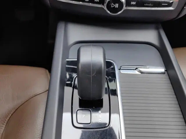 Volvo XC60 — Фото автомобиля 13