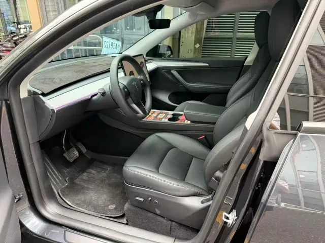 Tesla Model Y — Фото автомобиля 5