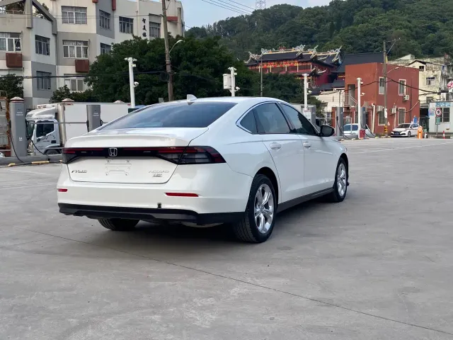 Honda Accord — Фото автомобиля 5