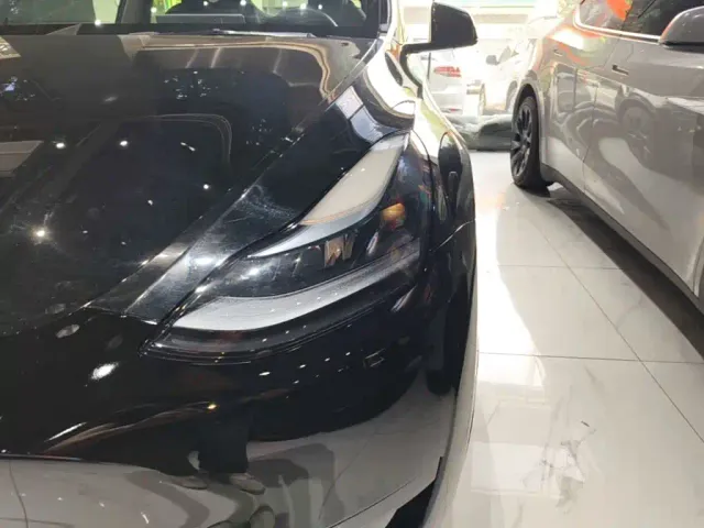 Tesla Model Y — Фото автомобиля 23