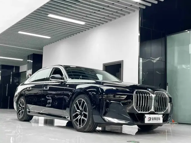 BMW 7 Series — Фото автомобиля 3