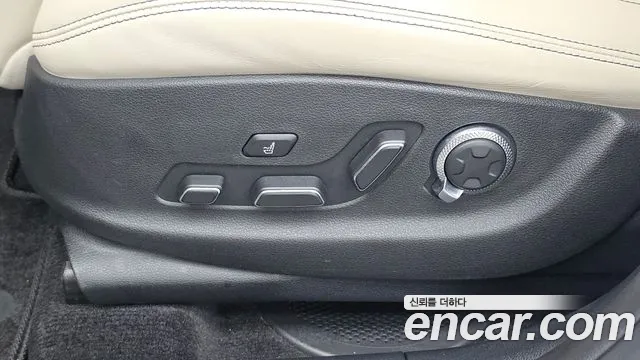 Genesis GV70 — Фото автомобиля 30
