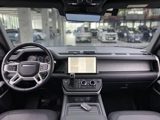 Land Rover Defender — Фото автомобиля 15