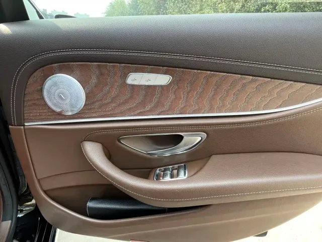 Mercedes-Benz E-Class — Фото автомобиля 7