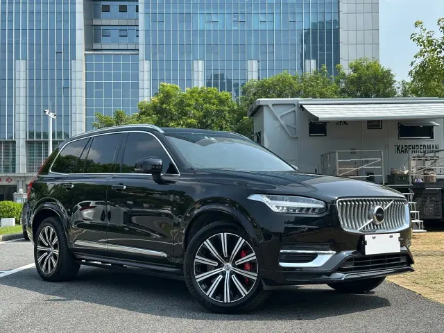 Volvo XC90 — Фото автомобиля 3