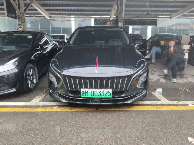Hongqi E-QM5 — Фото автомобиля 2