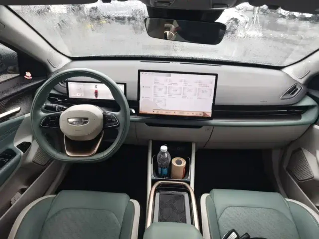 Geely Geometry G6 — Фото автомобиля 13