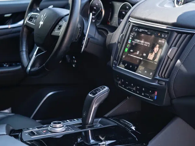 Maserati Levante — Фото автомобиля 20