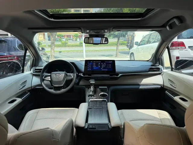 Toyota Sienna — Фото автомобиля 11